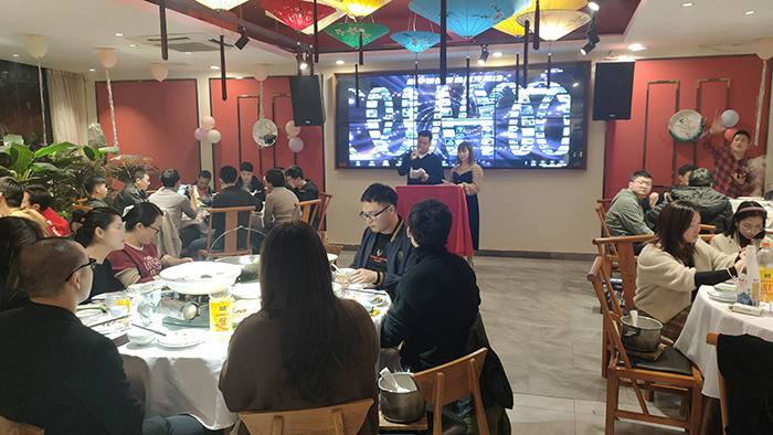 自(zi)動(dong)鎖螺(luo)絲機.jpg 自動(dong)鎖螺(luo)絲機(ji).jpg