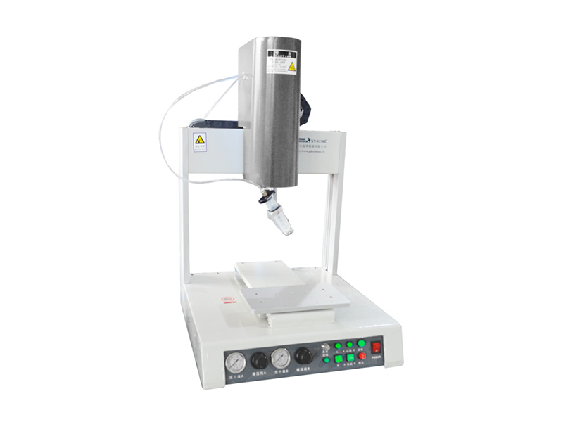 四(si)軸Z軸鏇(xuan)轉自(zi)動(dong)點膠機